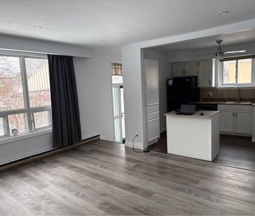 For Lease - 22 Billingsgate Crescent, Ajax, Ontario - Photo 4