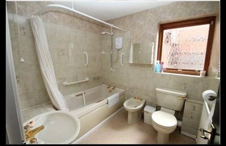 2 Bed Bungalow, Harborne, B17 - Photo 5