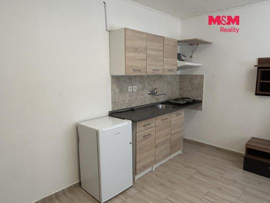 Pronájem bytu 1+kk a garsoniéry 16 m², Na Poříčí 55, Králův Dvůr Karlova Huť - Photo 1