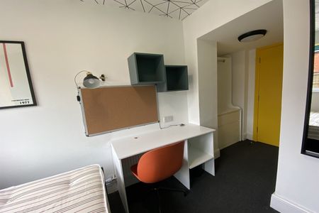 Queens Road, NG9 2BD - Photo 4