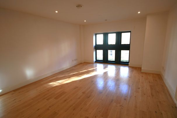 Maxwell Road, Sizeable 2 Bedroom Unfurnished Apartment, Pollokshields – Available 19/11/2025 - Photo 1