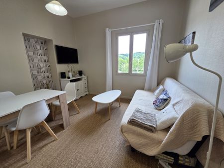 Caubet Immobilier vous propose ce charmant T2 meublé, situé à proximité de Bagnères-de-Bigorre. - Photo 3