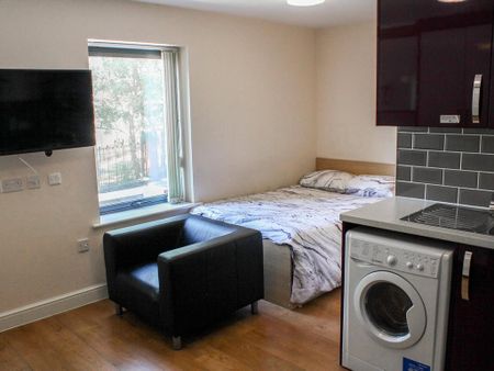 Studio to rent - Photo 2