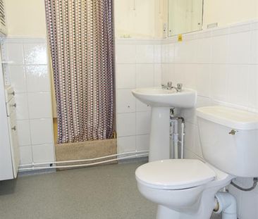 4 bedroom private hall to rent - Photo 1