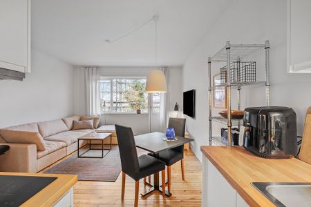 Fuldt møbleret lejlighed med to altaner - Photo 2