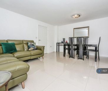 4 bedroom semi-detached house to rent - Photo 1
