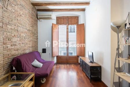 Piso en alquiler en Ciutat Vella - Photo 2