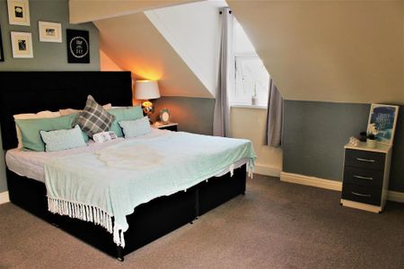 1 bedroom in a house share to rent - Photo 2