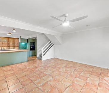 Modern townhouse available in Mudgeeraba soon - Photo 1