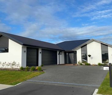 ROLLESTON - 4 BEDROOM, TRIPLE GARAGE, PET NEGOTIABLE - Photo 3