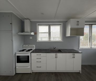 11 McBain Grove, Avalon - Photo 2