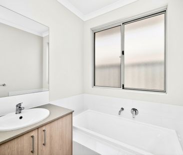 Modern Comfort in Eglinton's Heart - Photo 6