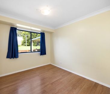 Great Family Home with Large Shed - Photo 3