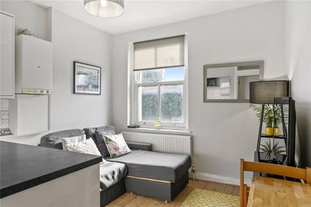2 bedroom flat to rent - Photo 2