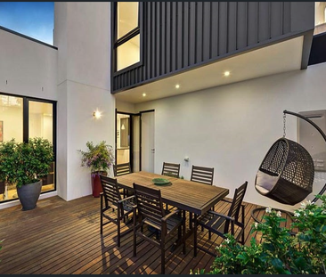 7 Ellsworth Crescent, Camberwell VIC 3124 - Townhouse For Rent | Do... - Photo 6