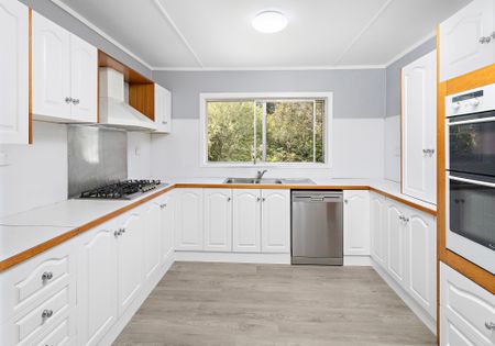 Charming Coastal Retreat in Kiama - Photo 5