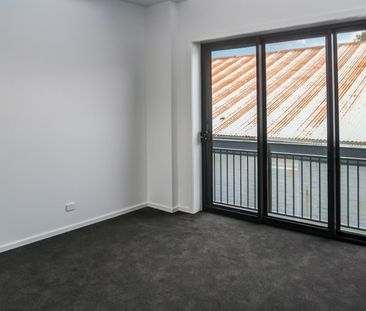 Central Inner City Living Like Nothing Else ! - Photo 6