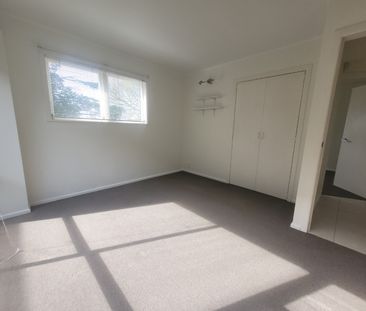Large spacious 5 Bedroom home - Photo 3