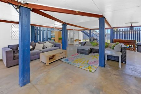 Beautifully Presented Queenslander - Photo 4