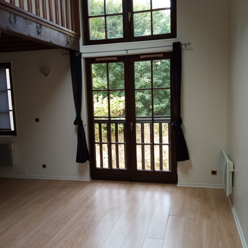 Dans une résidence verdoyante, un appartement de type F2/F3, offrant une entrée avec placard, - Photo 1