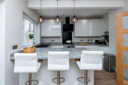 3 bedroom semi-detached house to rent - Photo 3