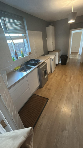 1 bedroom in a house share to rent - Photo 4