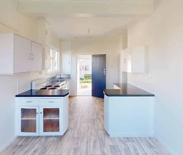 Spacious Living Space for Rent! - Photo 4