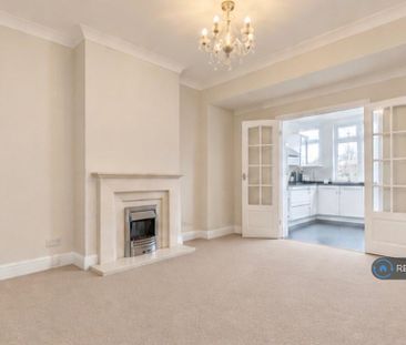 5 bedroom semi-detached house to rent - Photo 2