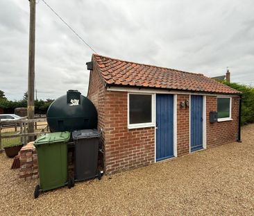 3 bedroom detached house to rent - Photo 2