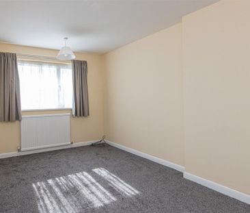 3 bed House - Semi-Detached To Let - Photo 3