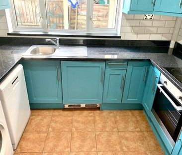 3 bedroom semi-detached house to rent - Photo 5