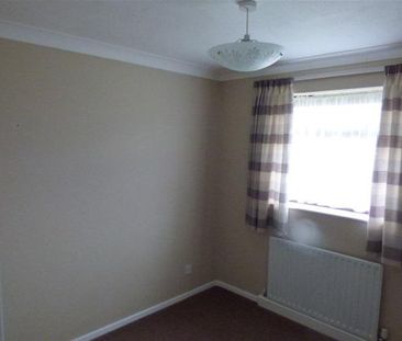 2 bedroom semi-detached bungalow to rent - Photo 3