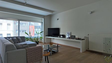 Uitzonderlijk afgewerkt duplex-appartement gelegen in het centrum van Eeklo! - Photo 3