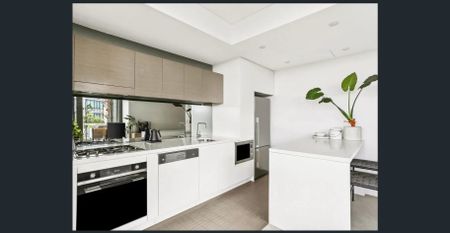 Private rental! Stylish modern apartment with Rare unobstructed District views - Photo 3