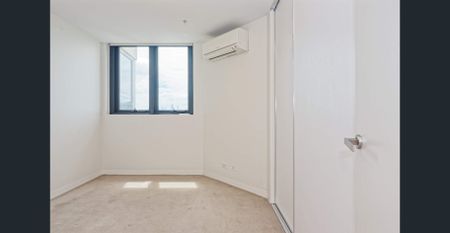 Modern Living with Stunning Ocean, Park & City Views – 2 Bed, 2 Bath, 2 Parking (Stacker) - Photo 3