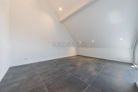 Elegance, comfort and superb condition combined! - Photo 3