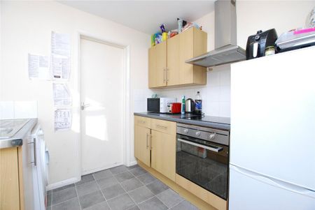 4 bedroom detached house to rent - Photo 2