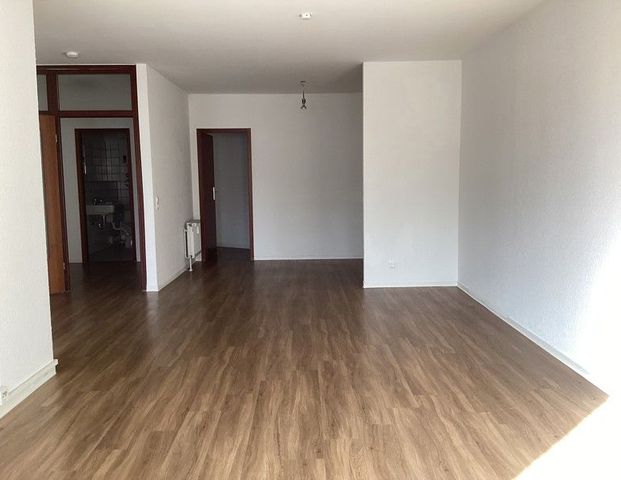 Preisgünstige, individuelle 1,5-Zimmer-Single-Wohnung - Photo 1