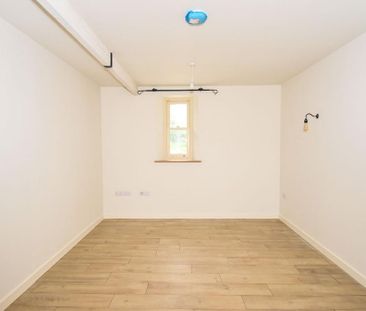 2 bedroom character property to rent - Photo 3