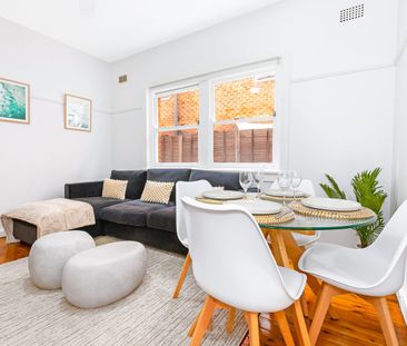 Coastal Lifestyle Apartment with Private Courtyard in the Heart of ... - Photo 2