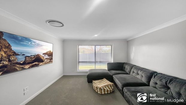 MOVE IN READY LUXURY WITH STYLE AND SPACE - Photo 1