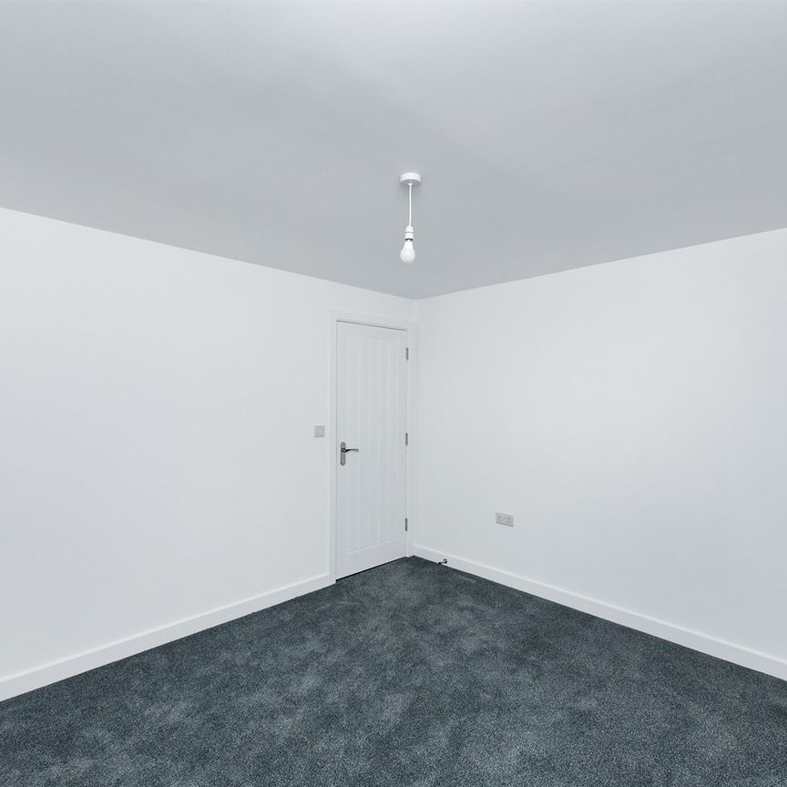 10 Third Avenue, NG7 - Photo 1