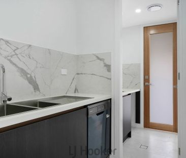 Stunning Near New 4 Bedroom Home with Double Garage - Photo 2