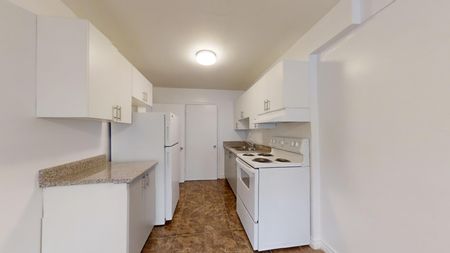 10-20 Bergamot Ave - Photo 3