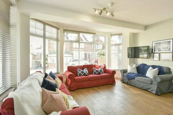 8 bedroom terraced house to rent - Photo 1