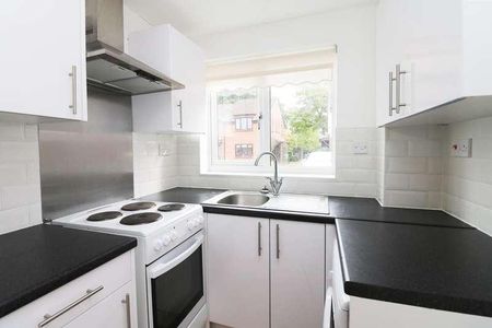 William Tarver Close, Warwick, CV34 - Photo 4