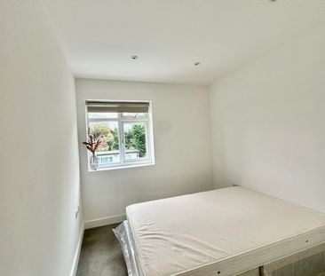 2 Bed Flat, Holders Hill Road, NW4 - Photo 2