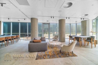 Spacious & Sunlit North Facing Retreat - Photo 1