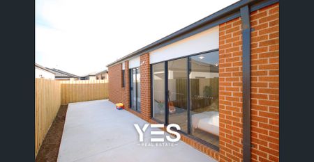 Spacious & Modern Family Home in Prime Clyde Location! - Photo 2