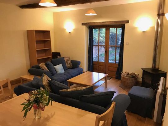2 bedroom barn conversion to rent - Photo 1